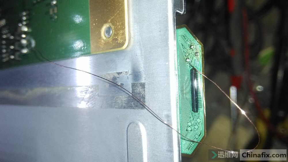 DELL显示器开机白屏模糊状态。屏型号(HT18