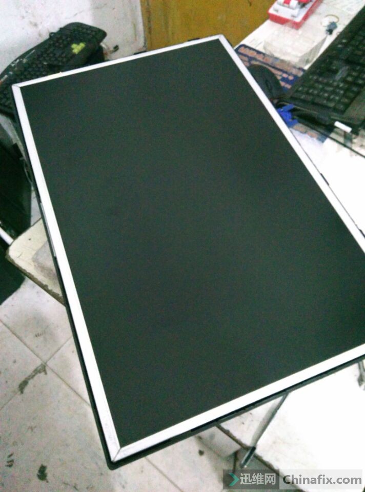 三星显示器换LCD灯管(故障:通电灯管亮3秒灭