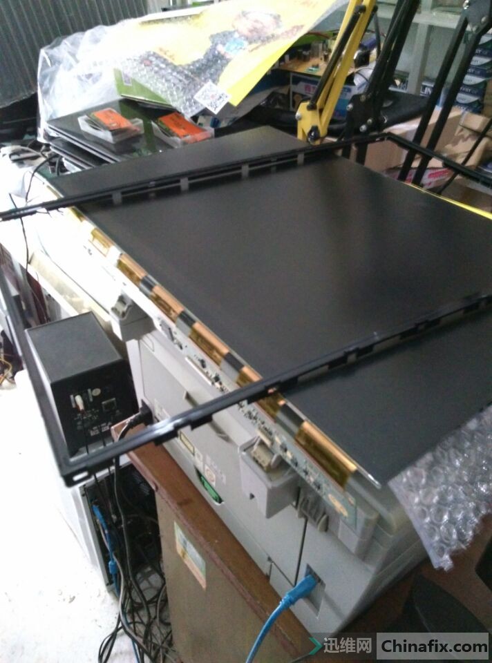 三星显示器换LCD灯管(故障:通电灯管亮3秒灭