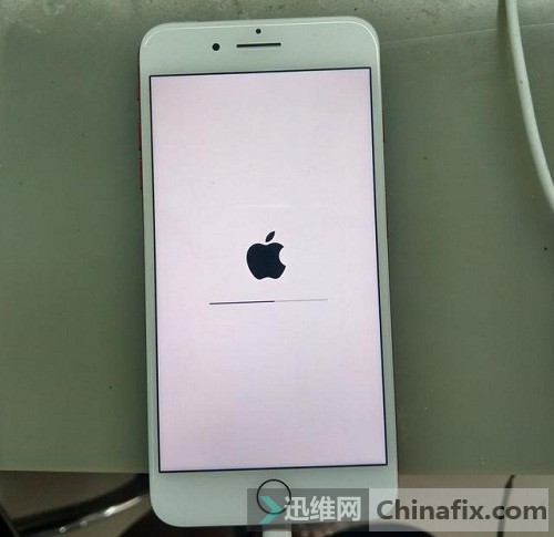 iphone7 plus摔后开机进不了系统 卡白苹果维修一例