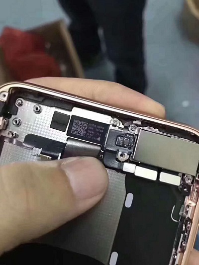 iphone8p拆机细节部分图多了无线充电线圈其他跟7p差不多