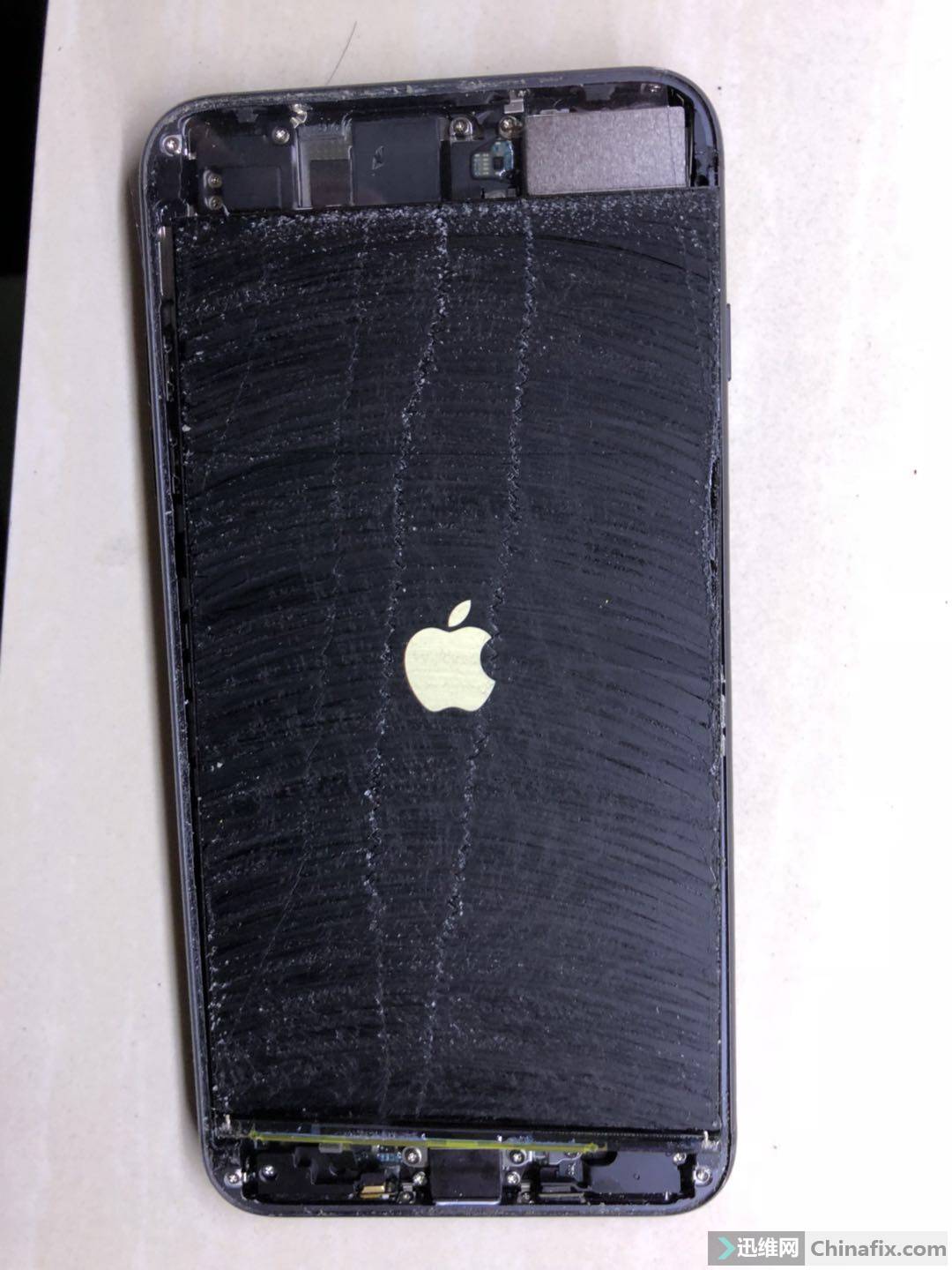 全网首发:苹果8P更换外屏教程