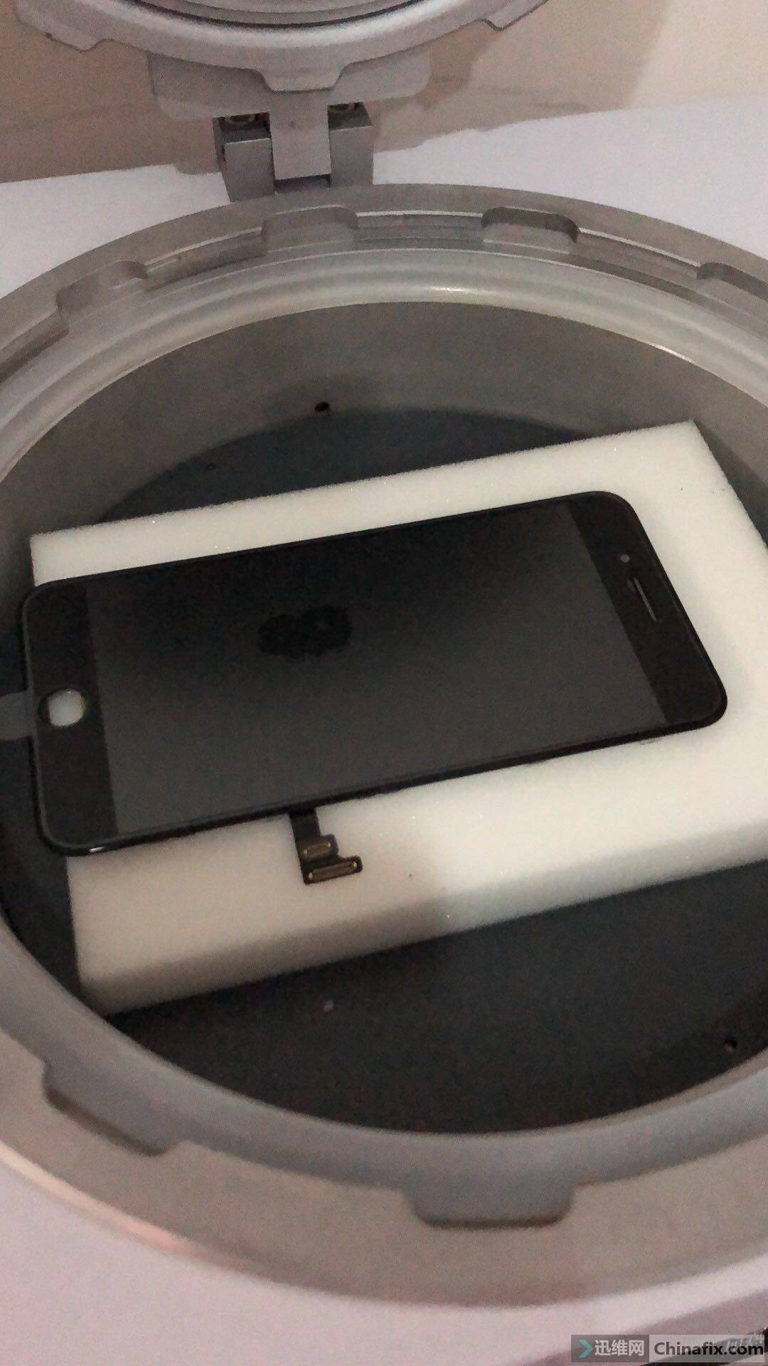 全网首发:苹果8P更换外屏教程