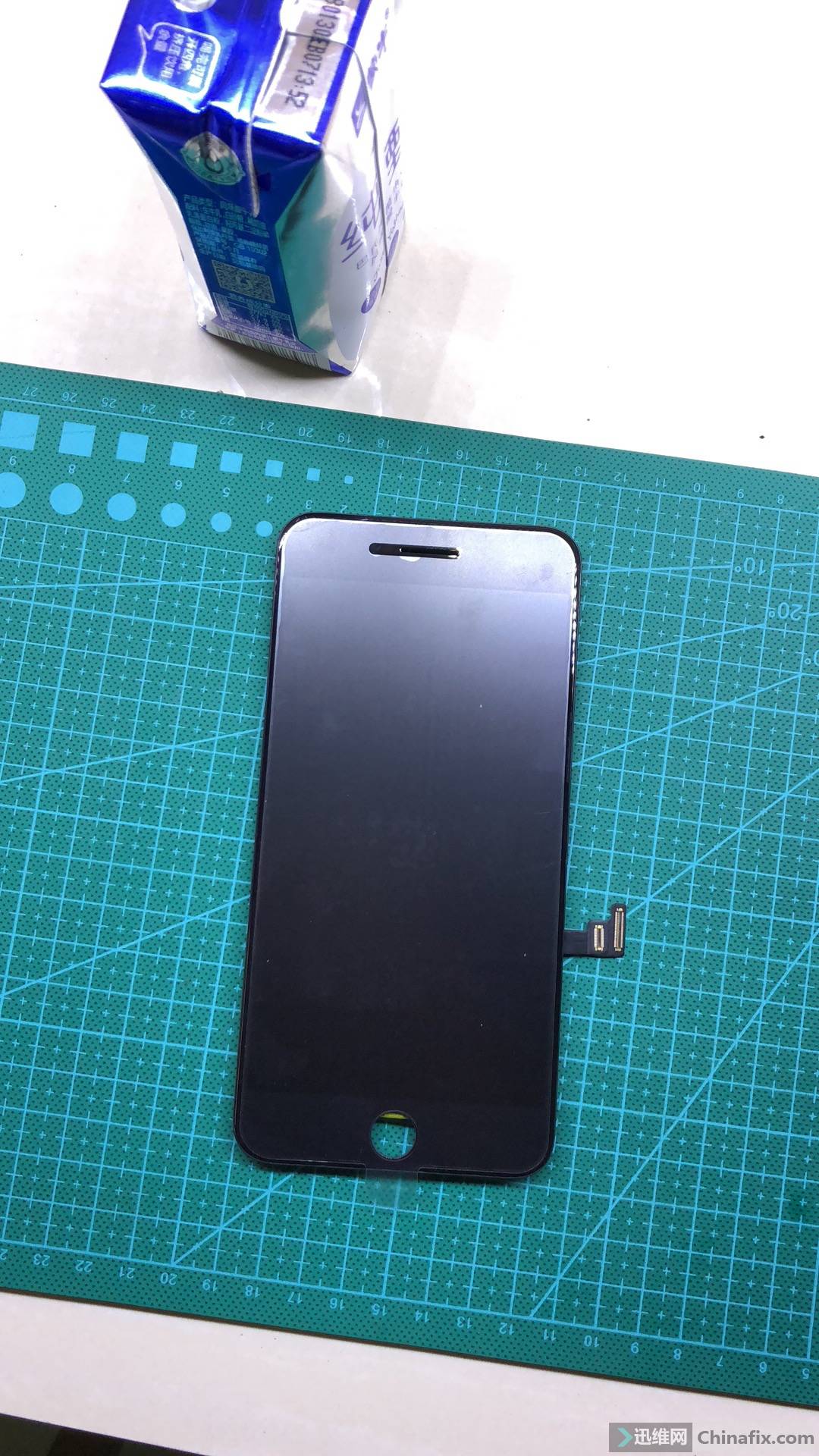 全网首发:苹果8P更换外屏教程