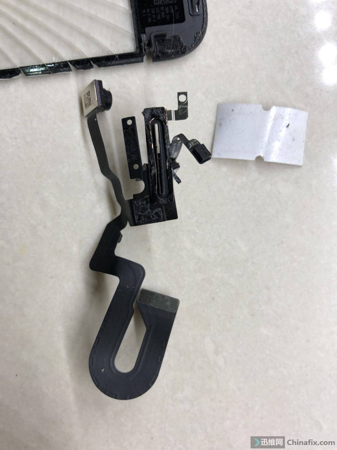 全网首发:苹果8P更换外屏教程