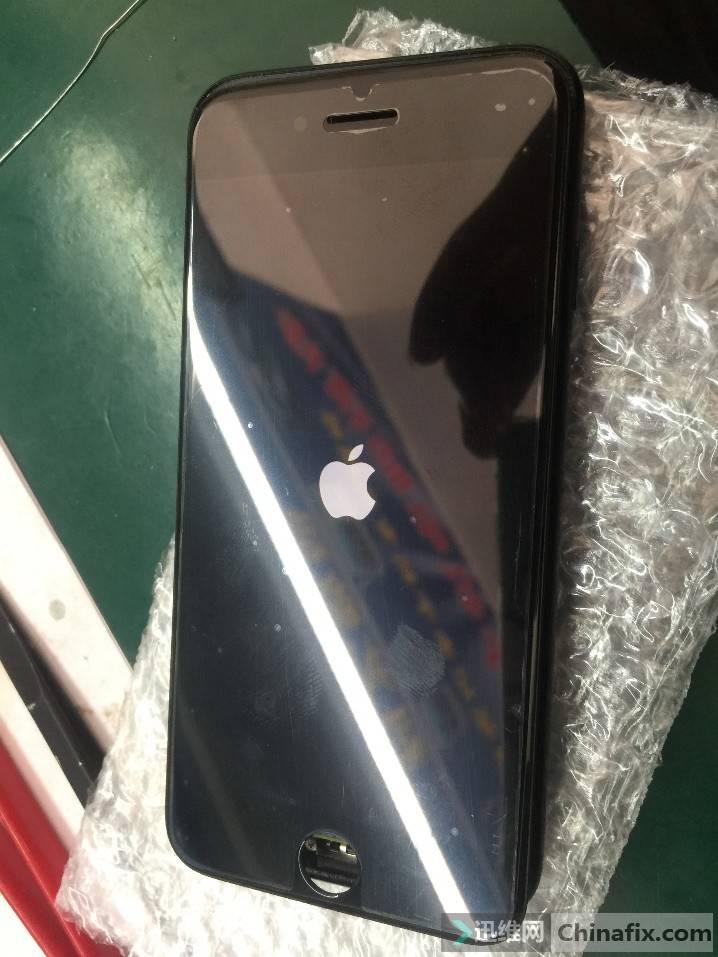 苹果7plus屏幕碎了图片,苹果8plus屏幕摔烂照片 iphone7手机屏幕爆裂拆机更换爆裂外屏过程
