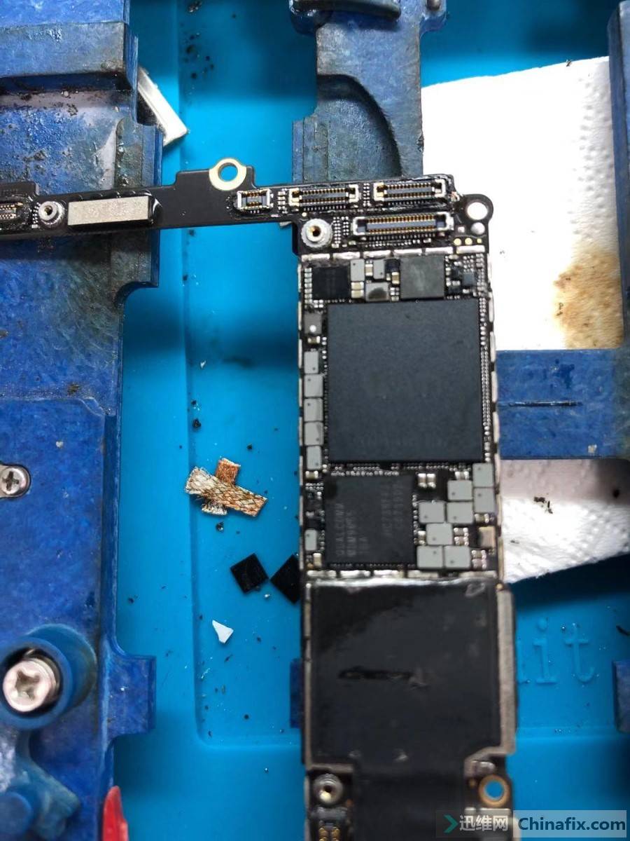 iphone 8p扩容后手机无法开机搬板维修