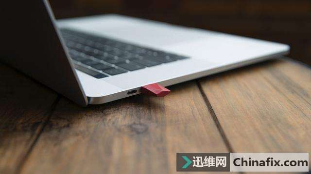 U̴СiPadMacBook