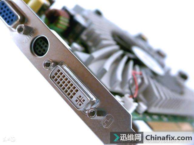 硬盘运转时的噪声超过风扇?准备4个回形针轻松搞定