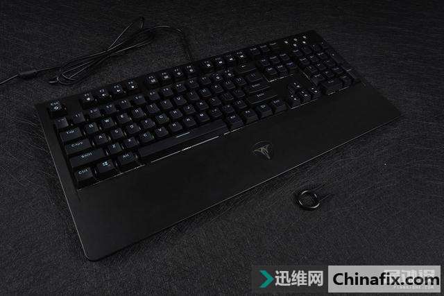 塔兰特Titan机械键盘测评