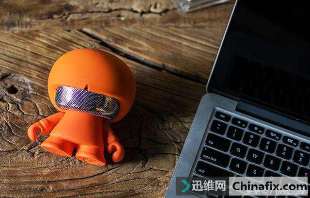 奇异数码音响点缀出奇特的桌面,只为你聆听美妙的音乐