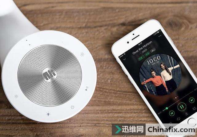 奇异数码音响点缀出奇特的桌面,只为你聆听美妙的音乐
