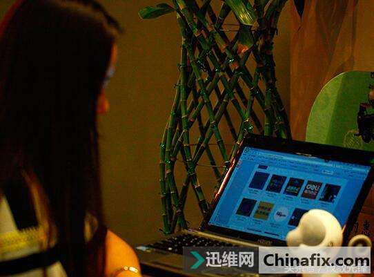 奇异数码音响点缀出奇特的桌面,只为你聆听美妙的音乐