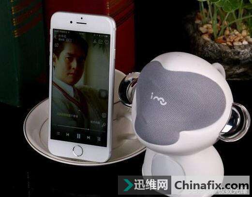 奇异数码音响点缀出奇特的桌面,只为你聆听美妙的音乐