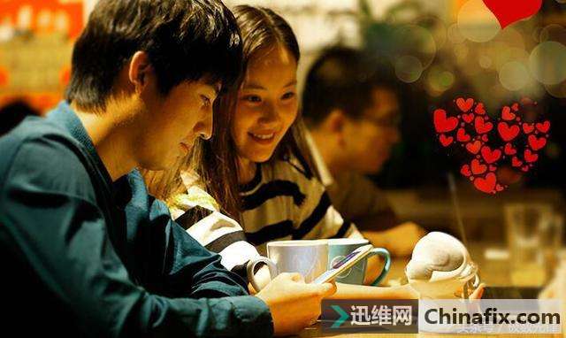 奇异数码音响点缀出奇特的桌面,只为你聆听美妙的音乐