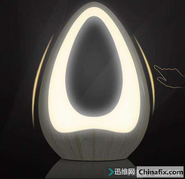 奇异数码音响点缀出奇特的桌面,只为你聆听美妙的音乐