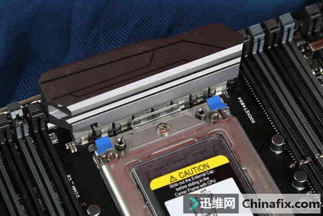 华硕ROG ZENITH EXTREME测评:最顶级X399主板