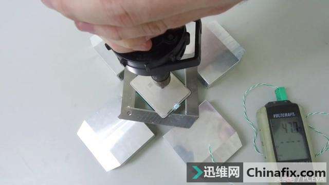 16核处理器开盖后发现原来是32核,可惜翻车了!