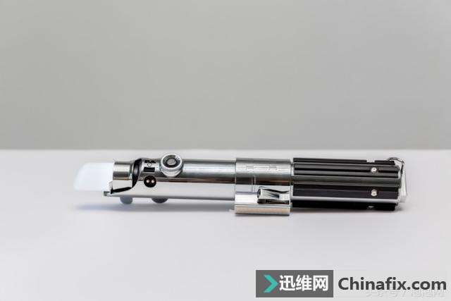 首款全沉浸AR游戏设备