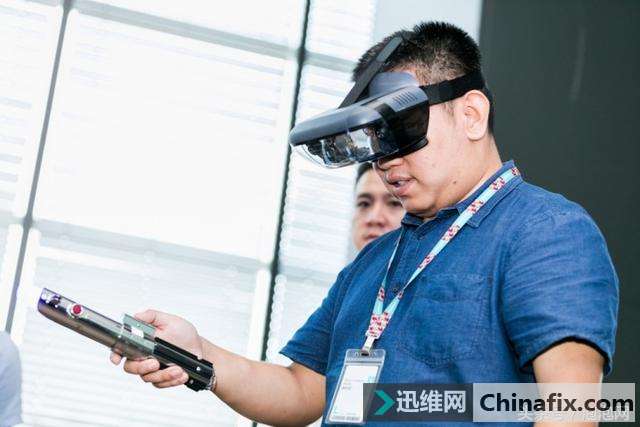 首款全沉浸AR游戏设备