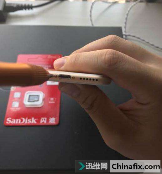 网友手把手教你用“储存卡”给iPhone扩容!我差点就信了!
