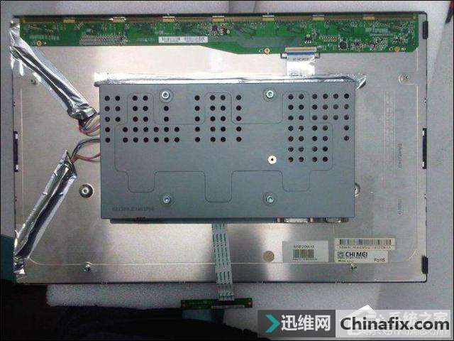 电脑屏幕出现白线怎么办?显示器中间有一条白线怎么修复?