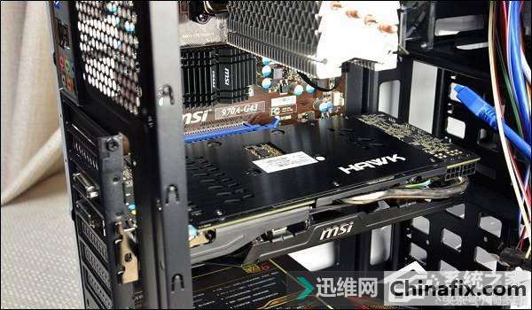 电脑屏幕出现白线怎么办?显示器中间有一条白线怎么修复?