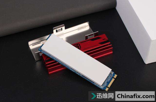 M.2 SSD发热超过100度会坏掉?这款SSD降温有妙招!