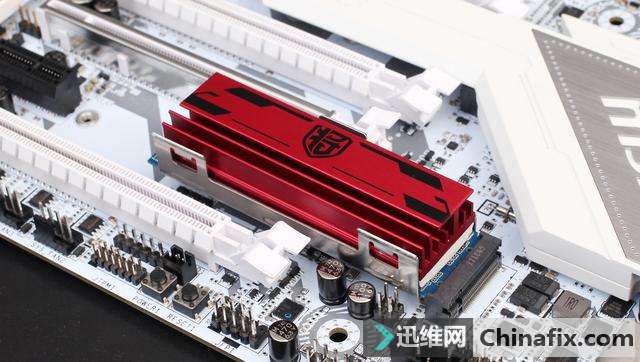 M.2 SSD发热超过100度会坏掉?这款SSD降温有妙招!