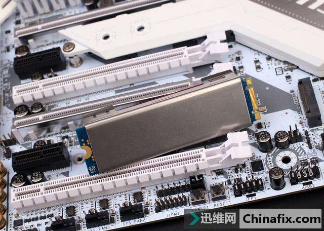 M.2 SSD发热超过100度会坏掉?这款SSD降温有妙招!