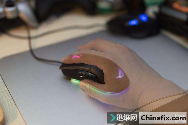 重新定义灯效,华硕 ROG GLADIUS II鼠标测评