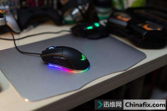 重新定义灯效,华硕 ROG GLADIUS II鼠标测评