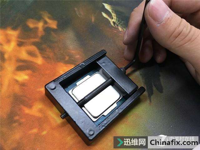 真能暴降30℃?处理器开盖换液金暴力测验