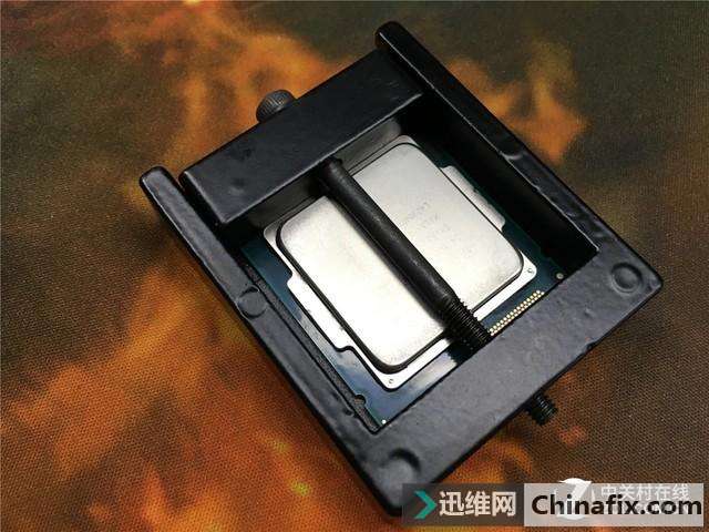 真能暴降30℃?处理器开盖换液金暴力测验