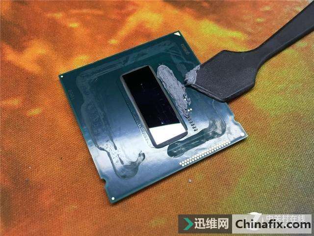 真能暴降30℃?处理器开盖换液金暴力测验