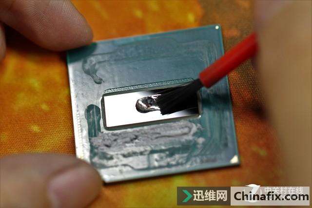 真能暴降30℃?处理器开盖换液金暴力测验