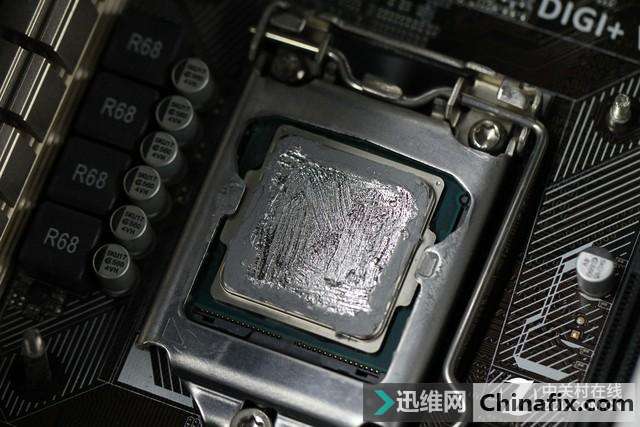 真能暴降30℃?处理器开盖换液金暴力测验