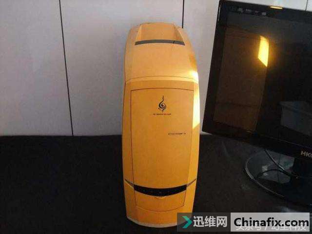 山寨电源的危害果然不小,外壳的温度竟然这么高