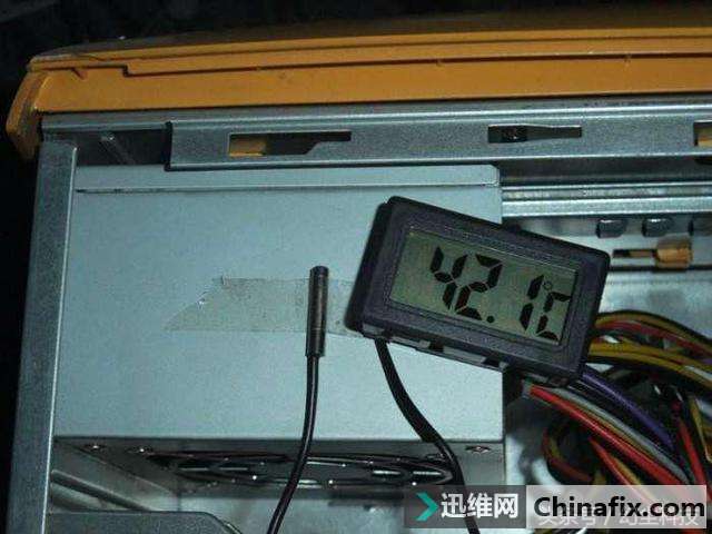 山寨电源的危害果然不小,外壳的温度竟然这么高