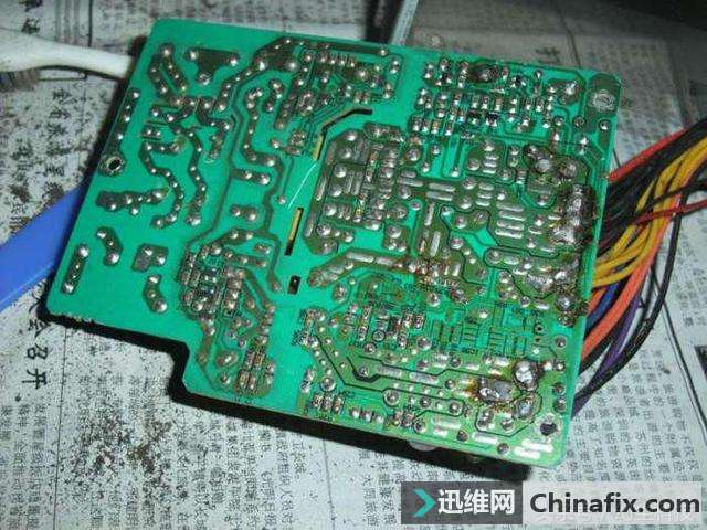 山寨电源的危害果然不小,外壳的温度竟然这么高