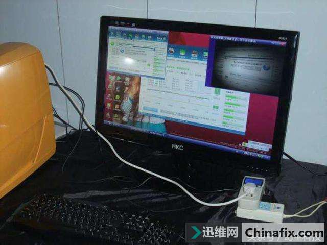 山寨电源的危害果然不小,外壳的温度竟然这么高