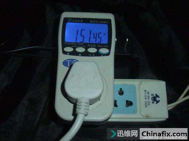 山寨电源的危害果然不小,外壳的温度竟然这么高