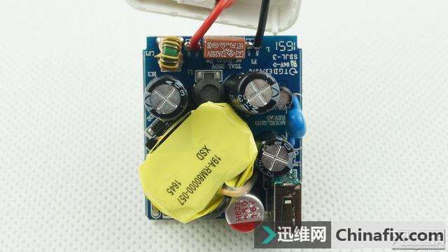 新斯宝Xinspower QC3.0电源适配器拆解,型号Q183