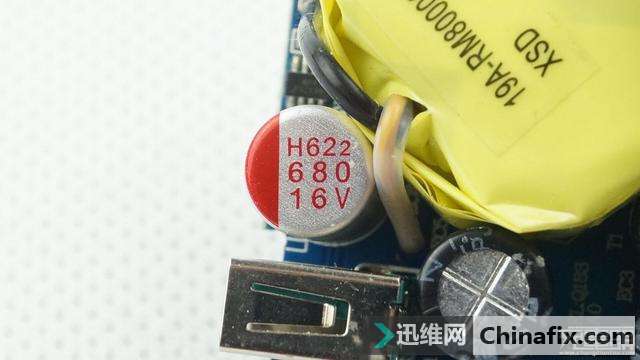 新斯宝Xinspower QC3.0电源适配器拆解,型号Q183