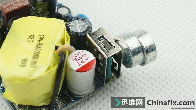 新斯宝Xinspower QC3.0电源适配器拆解,型号Q183