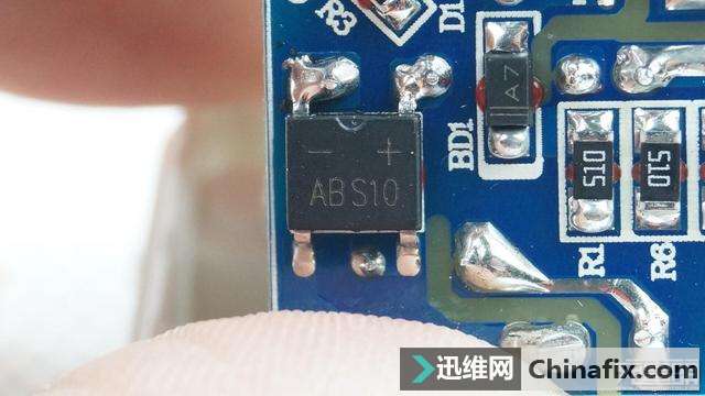 新斯宝Xinspower QC3.0电源适配器拆解,型号Q183