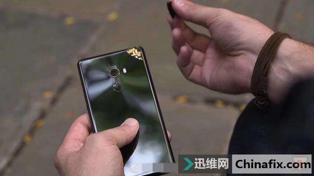 小米mix2屏幕碎了,碎得辣眼睛!-迅维网-IT维修资