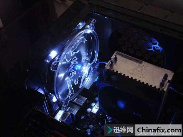 以前给机箱弄个光污染超费劲,看看现在多省事