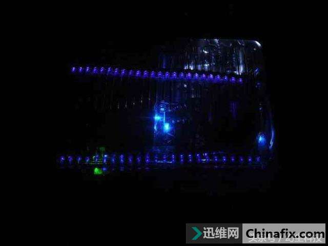 以前给机箱弄个光污染超费劲,看看现在多省事