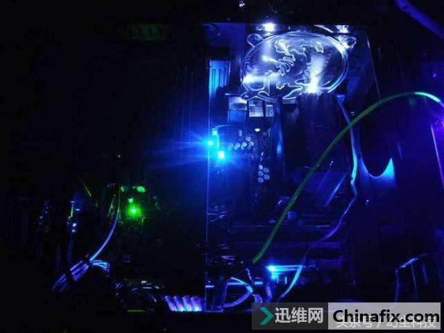 以前给机箱弄个光污染超费劲,看看现在多省事